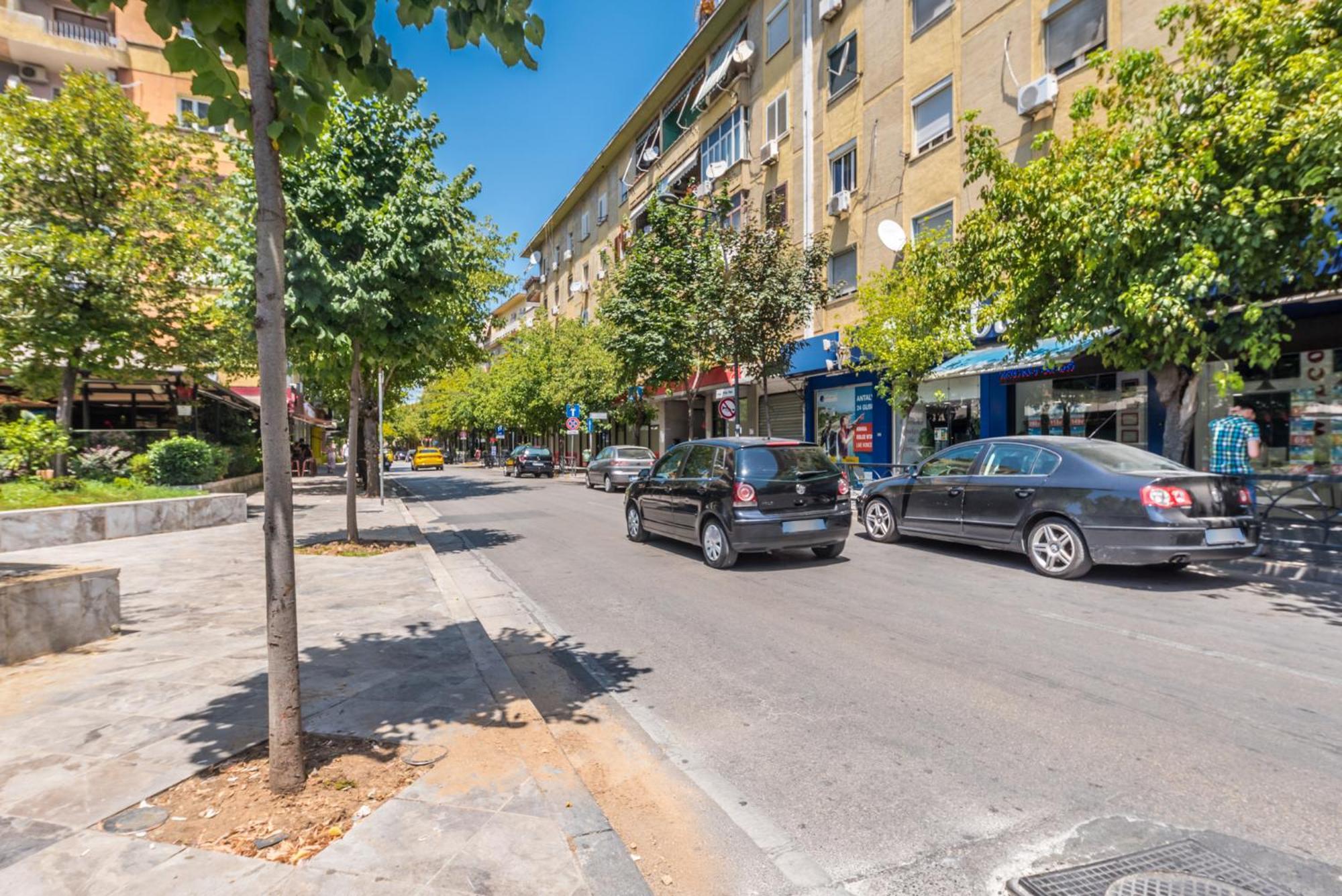 Piazza Luxury Apartments Тирана Экстерьер фото
